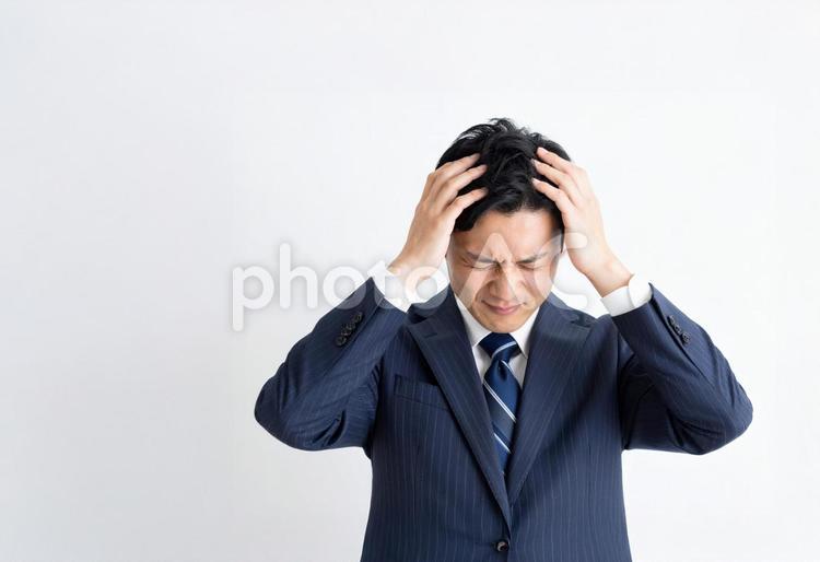 悩みでストレスを感じるビジネスパーソン ストレス,リストラ,落ち込むの写真素材