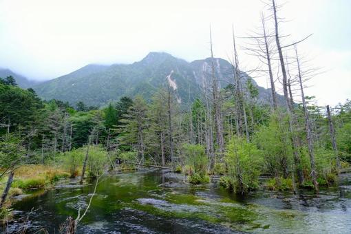 山と川の風景 山と川の風景の写真