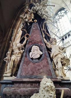 プラハ聖ヴィート教会礼拝堂の彫刻像群 ヨーロッパ,海外,プラハの写真素材