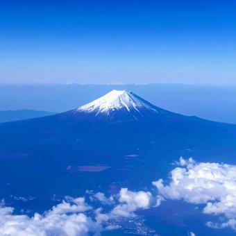 上空から見た富士山 航空写真風 上空から見た富士山 航空写真風の写真