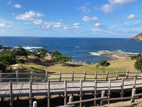 海辺の遊歩道 海,自然,絶景の写真素材