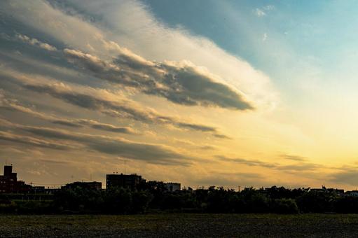 雲のある風景 夕焼け,夕日,夕暮れの写真素材