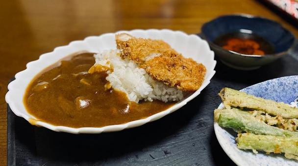 カツカレー カツカレー カツカレー,食べ物,晩御飯の写真素材