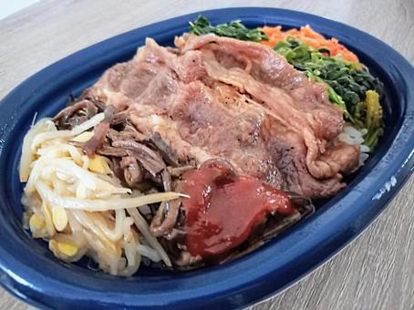 牛カルビビビンバ丼 弁当 食事 牛カルビビビンバ丼 弁当 食事 お弁当,牛カルビ,ビビンバ丼の写真素材