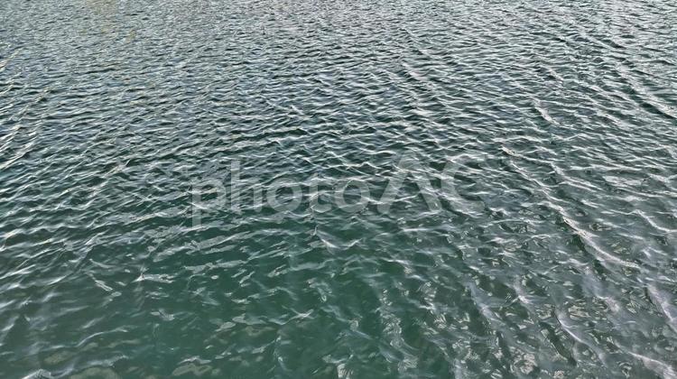 波立つ海面の風景 - No: 32320104｜写真素材なら「写真AC」無料（フリー）ダウンロードOK