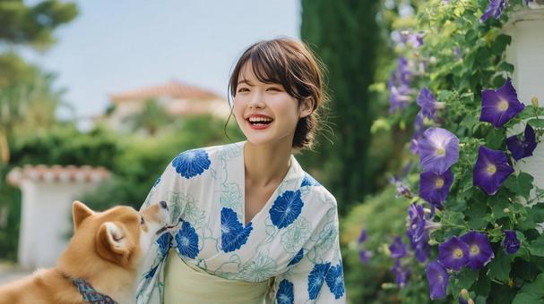 朝顔柄の浴衣を着た女性と柴犬と朝顔 朝顔柄の浴衣を着た女性と柴犬と朝顔の写真