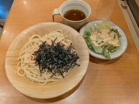 ファミレスのランチメニューのパスタ スパゲッティ,屋内,ファミリーレストランの写真素材