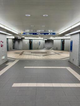 金沢駅前通りの地下通路 歩道,道,市街地の写真素材