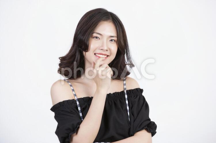 片手を顔に添えたポーズの韓国人女性4 女性,韓国人,ポートレートの写真素材