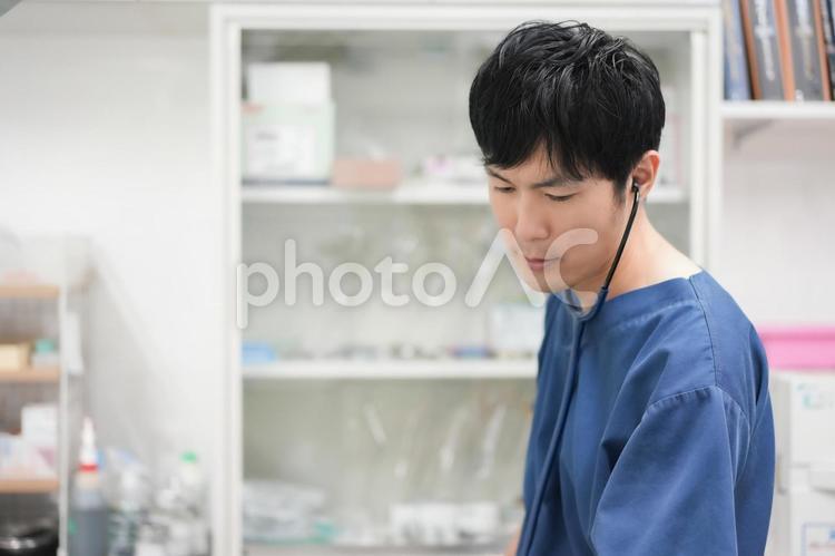 病院のお医者さんマスク男性 医師,医者,笑顔の写真素材