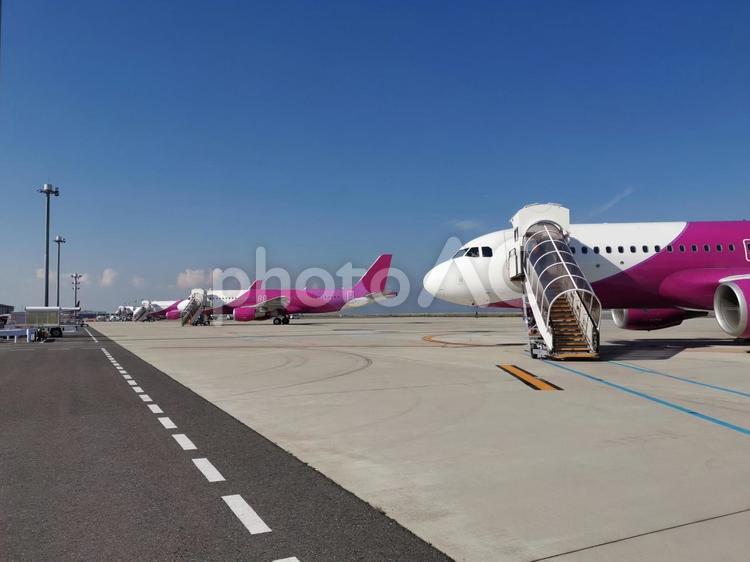 関西国際空港　第2ターミナル　飛行機 関西国際空港,関空,第2ターミナルの写真素材