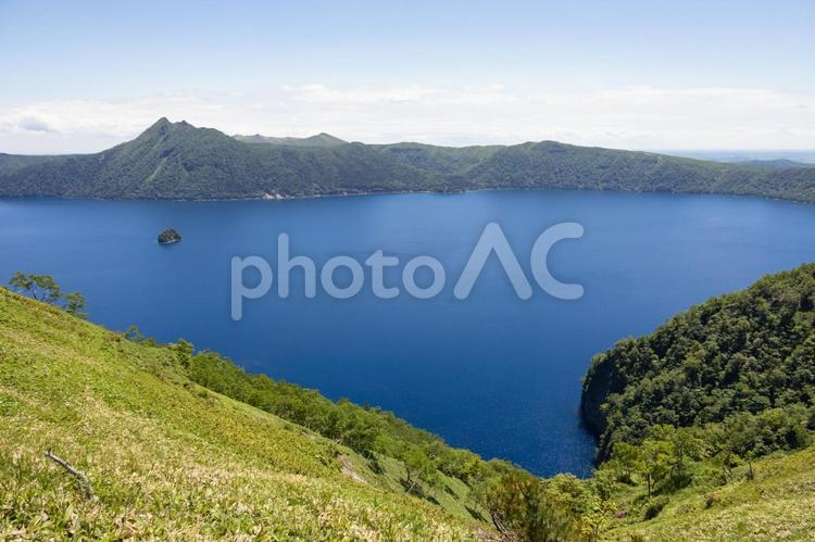 初夏の第3展望台から晴天の青い摩周湖 知床観光,カムイシュ島,道東の写真素材
