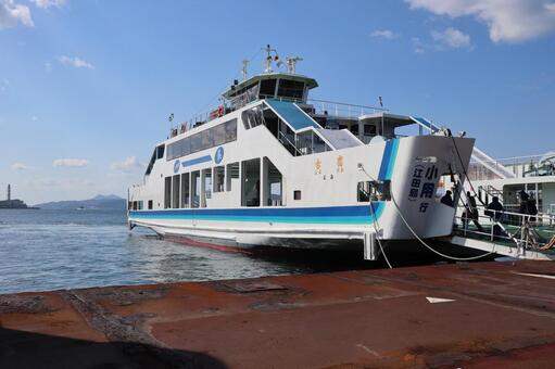 呉・江田島間のフェリー 船,フェリー,呉港の写真素材
