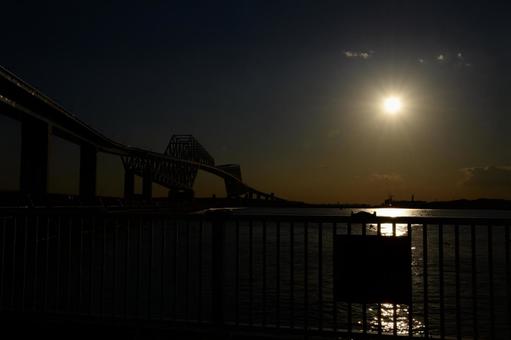 夕日と東京ゲートブリッジ① 夕日と東京ゲートブリッジ① 夕日,東京ゲートブリッジ,夕景の写真素材