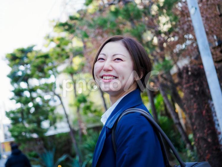 27：外出するビジネスウーマン 女性,女の子,人物の写真素材
