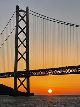 明石海峡大橋・夕景 神戸,明石海峡大橋,夕日の写真素材