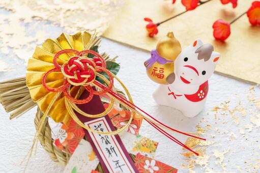 午年の置物としめ飾りのお正月背景 年賀状,お正月,年賀状背景の写真素材