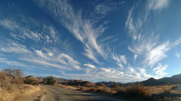 青空と雲と草原 青空と雲と草原の写真