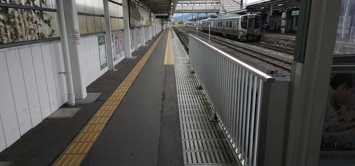 会津若松駅 駅舎内風景 会津若松駅 駅舎内風景 会津若松駅,駅舎内風景,ホームの写真素材