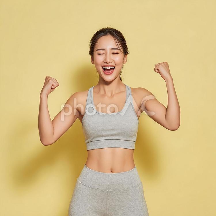 笑顔が魅力的な、トレーニングを楽しむ女性 女性,大人,アジア人の写真素材
