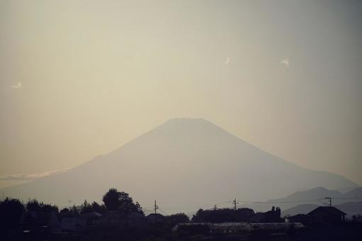 夕暮れに染まる富士山 夕暮れに染まる富士山の写真