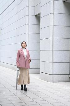 ビジネス街を歩く女性 女性,ol,ビジネスの写真素材