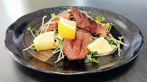 タン塩ステーキの写真