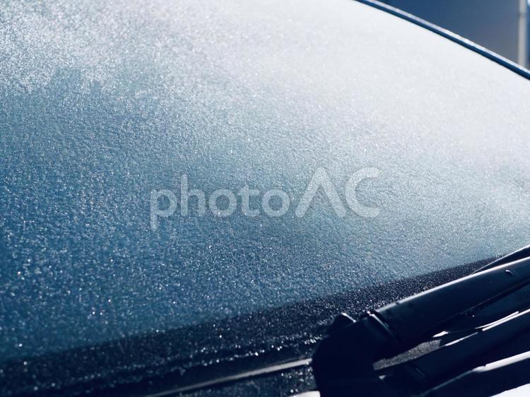 凍結した車のフロントガラス 凍結,ガラス,フロントガラスの写真素材