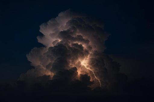 積乱雲と稲妻の夜 積乱雲と稲妻の夜の写真