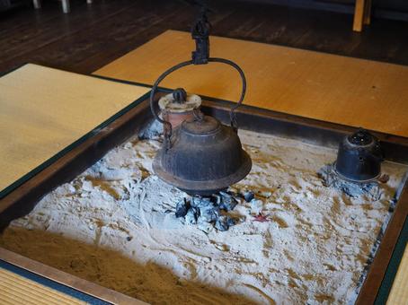 囲炉裏と茶釜 囲炉裏,茶釜,炭の写真素材