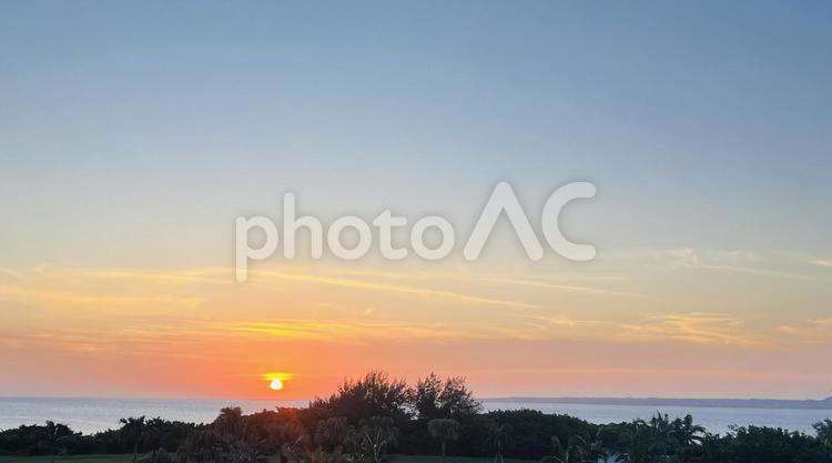 夏の夕暮れと海 海,夏,空の写真素材