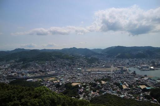 山と海が広がる港町を一望 風景,景色,眺望の写真素材