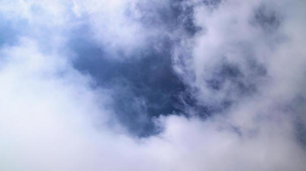 夏山のつかの間の青空 夏山のつかの間の青空の写真
