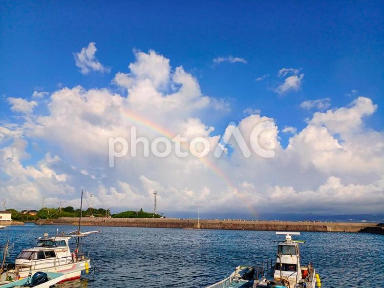 虹と海と船 虹,入道雲,海の写真素材