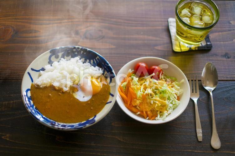 カレーライス生卵乗せとサラダ カレー,カレーライス,サラダの写真素材