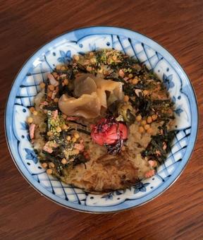 オートミールと鰹節に鮭茶づけなどの茶碗飯 茶碗飯,オートミール,鰹節の写真素材