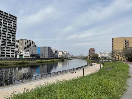 東京水辺ライン小豆沢発着場からの眺め 東京水辺ライン小豆沢発着場,新河岸川,マンションの写真素材