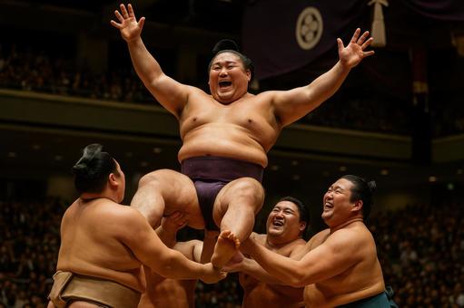 優勝力士の胴上げ 優勝力士の胴上げの写真