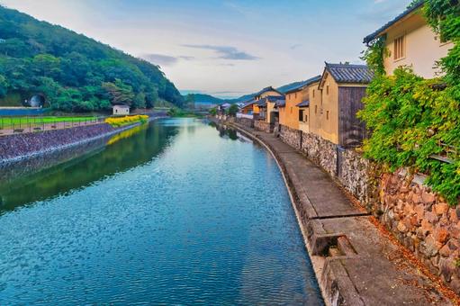佐用川と平福の町並み 兵庫県,佐用町,平福の町並みの写真素材