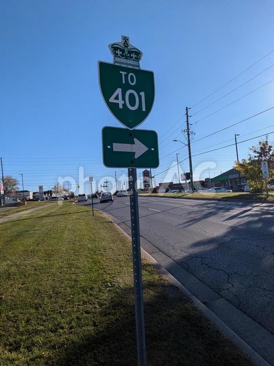 ハイウェイへの交通標識 高速道路,サイン,道路の写真素材
