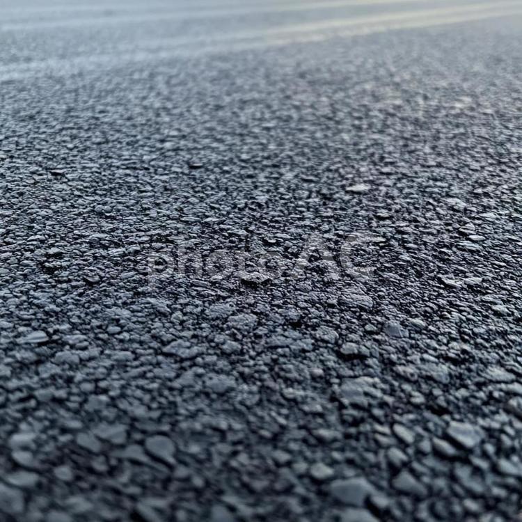 黒いアスファルトの表面テクスチャ アスファルト,道路,舗装の写真素材
