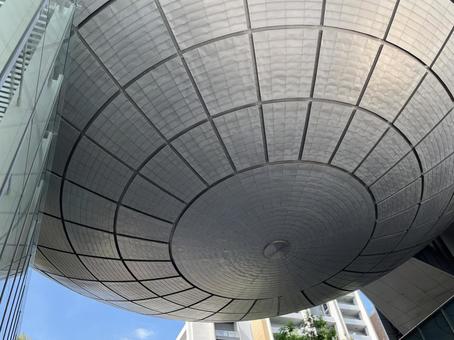 名古屋市科学館の球体の下 名古屋市科学館の球体の下 プラネタリウム,球体,球形の写真素材