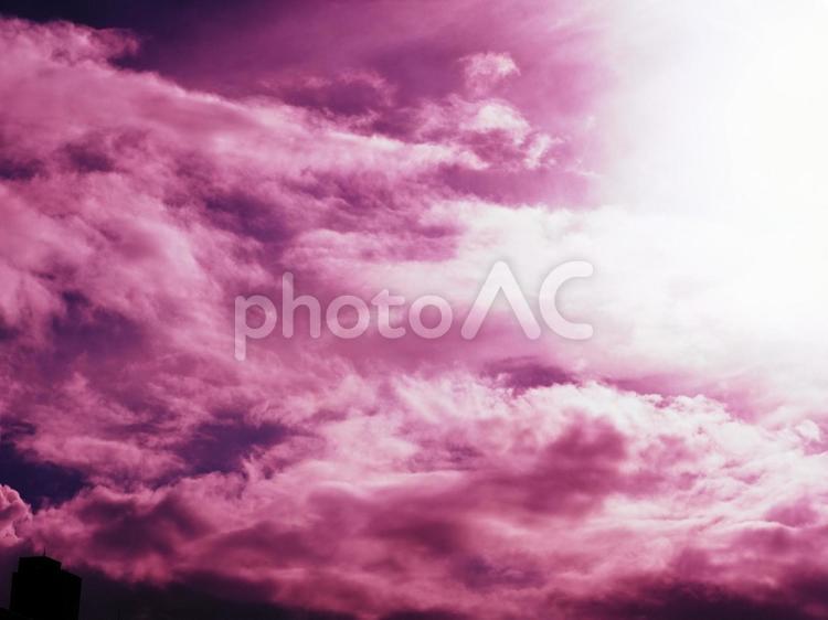 神秘的な赤い夕焼けの空と雲 雲,夕暮れ,神秘的の写真素材