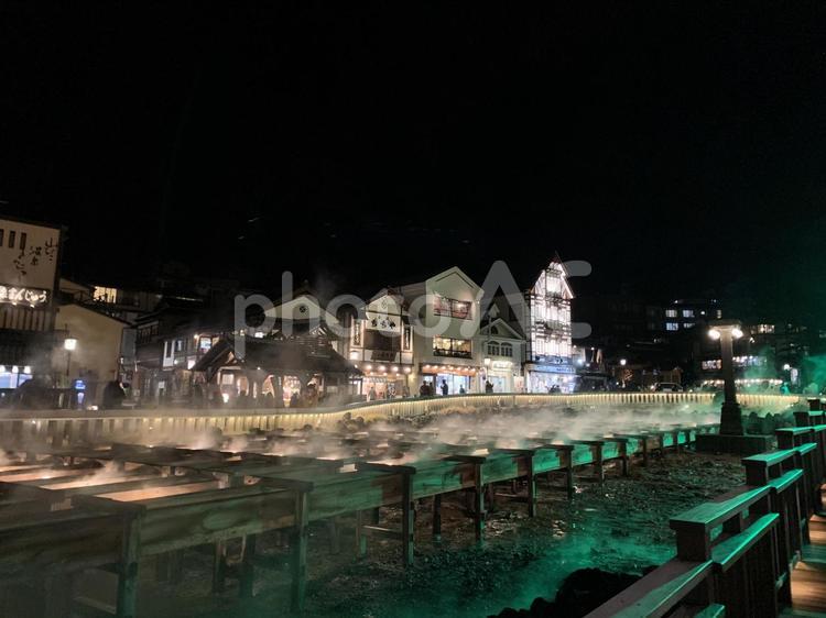 草津の湯畑　エメラルド 夜景,風景,夜空の写真素材