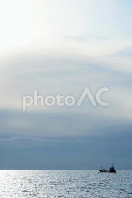 対馬海峡を移動する船 福岡,長崎,対馬海峡の写真素材