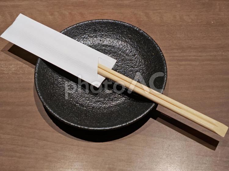 飲食店の「割りばし」と「小皿」 割り箸,小皿,箸の写真素材