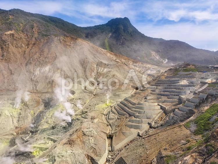 箱根ロープウェイから見た大涌谷と冠ヶ岳 箱根ロープウェイ,大涌谷,冠ヶ岳の写真素材