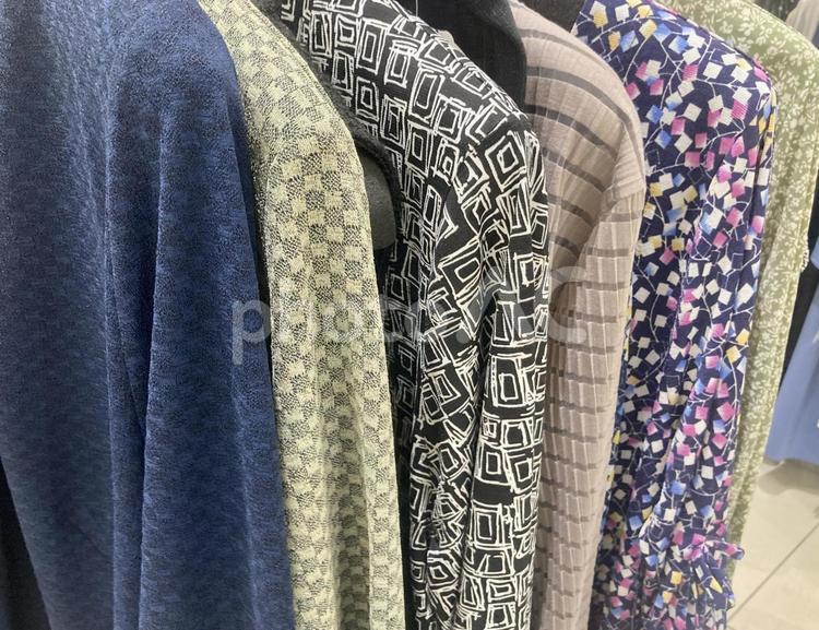 婦人服売り場イメージおばさんっぽい衣料品 婦人服,売り場,店の写真素材