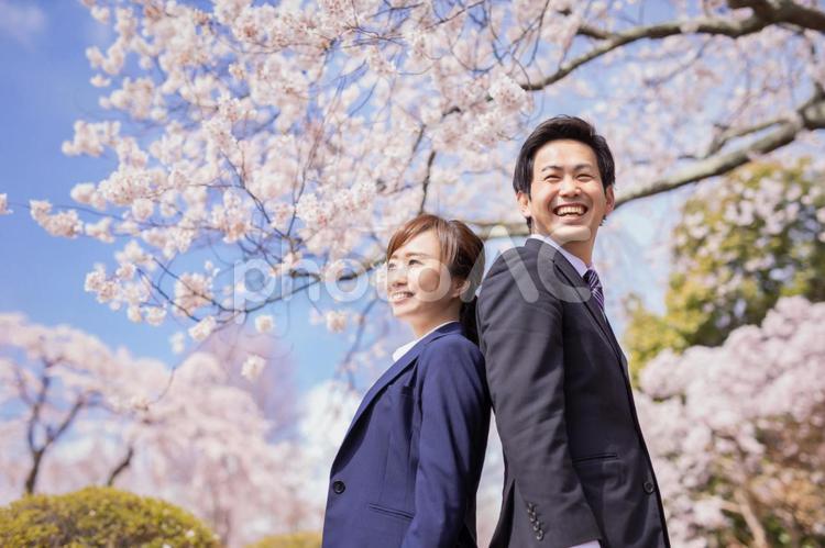 桜と会社員 桜,入社,ビジネスの写真素材