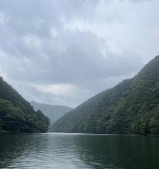 山と湖の風景 山と湖の風景の写真